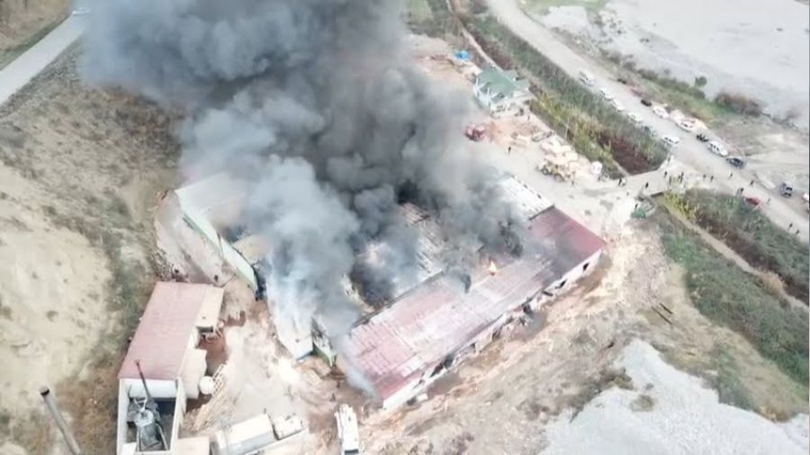 Amasya'da kontrplak fabrikasında yangın