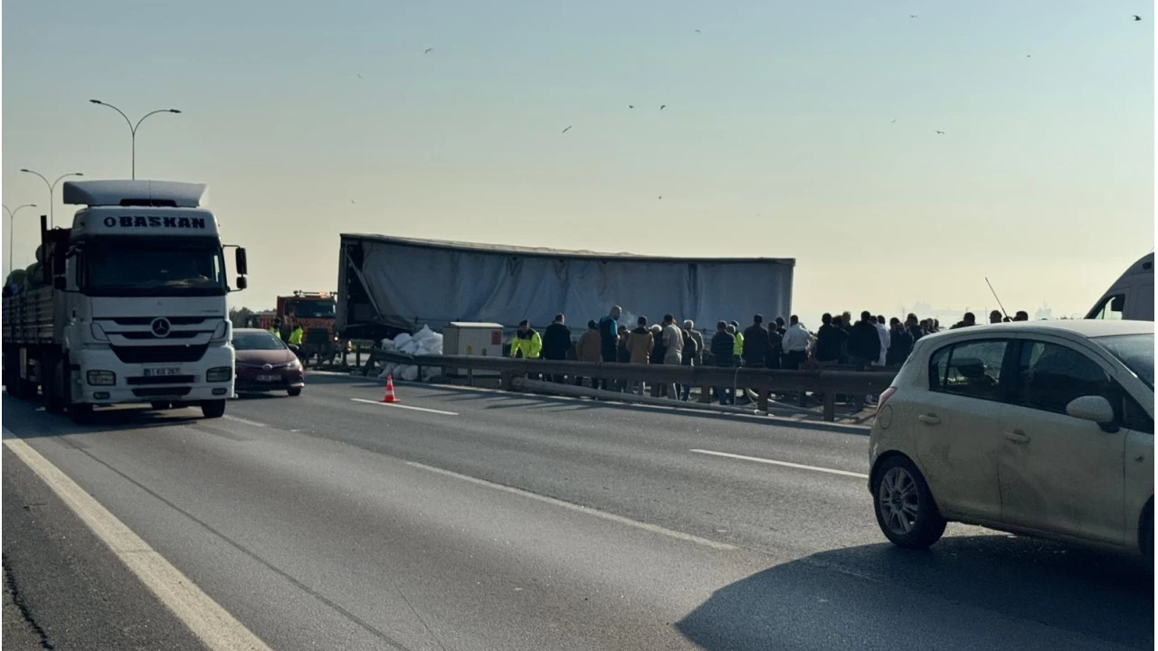 Anadolu Otoyolu'nda trafik durdu