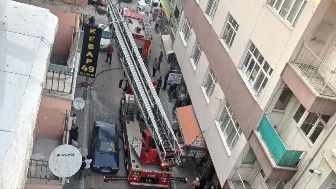 Ankara Polatl�'da bina yang�n�: Mahsur kalanlar var