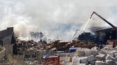 Ankara'da kağıt geri dönüşüm fabrikasında yangın