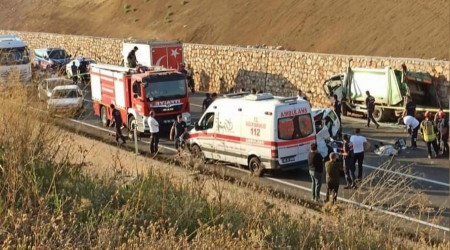 Ankara'da otomobil ile çöp kamyonu çarpıştı: 2 ölü, 4 yaralı