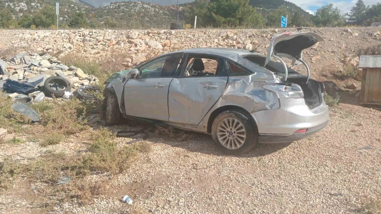 Antalya-Konya karayolunda trafik kazas�: 1 �l�, 1 yaral�