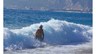 Antalya'da dn yamur ve frtna, bugn deniz keyfi