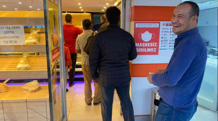 Antalya'da ucuz ekmek kuyruğu