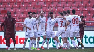 Antalyaspor deplasmanda 3 puanı 3 golle aldı