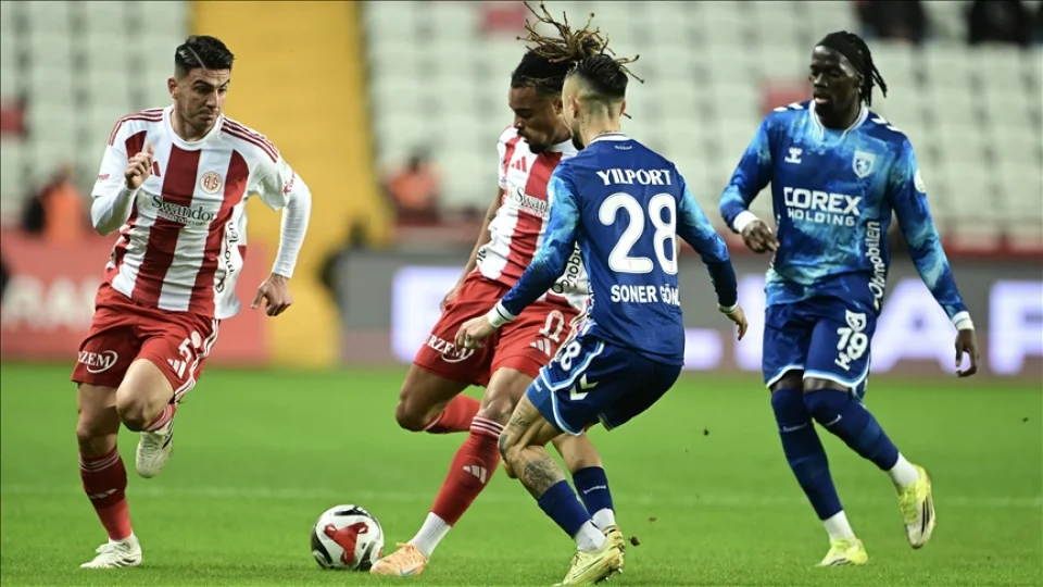 Antalyaspor, Samsunspor'u ma�lup etti