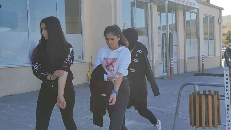 Ardahan'da HL yurdunda kalan 25 renci hastaneye kaldrld
