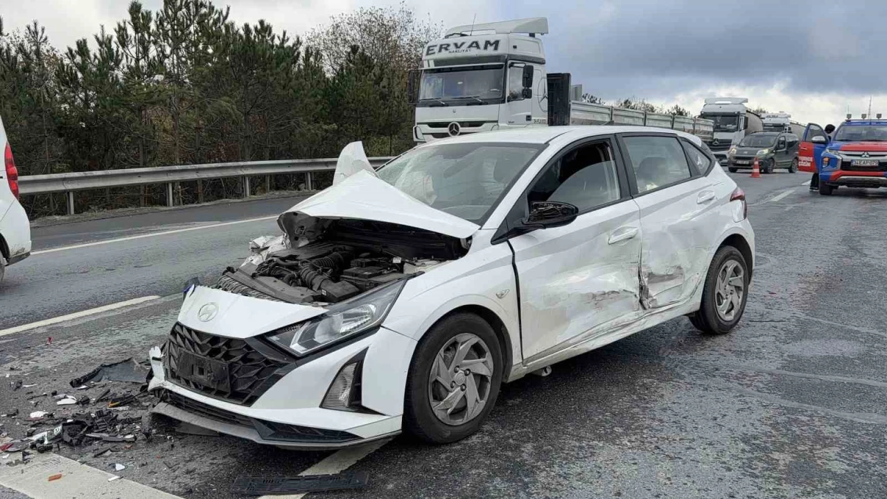 Arnavutky yolunda zincirleme kaza: 3 ara birbirine kitlendi