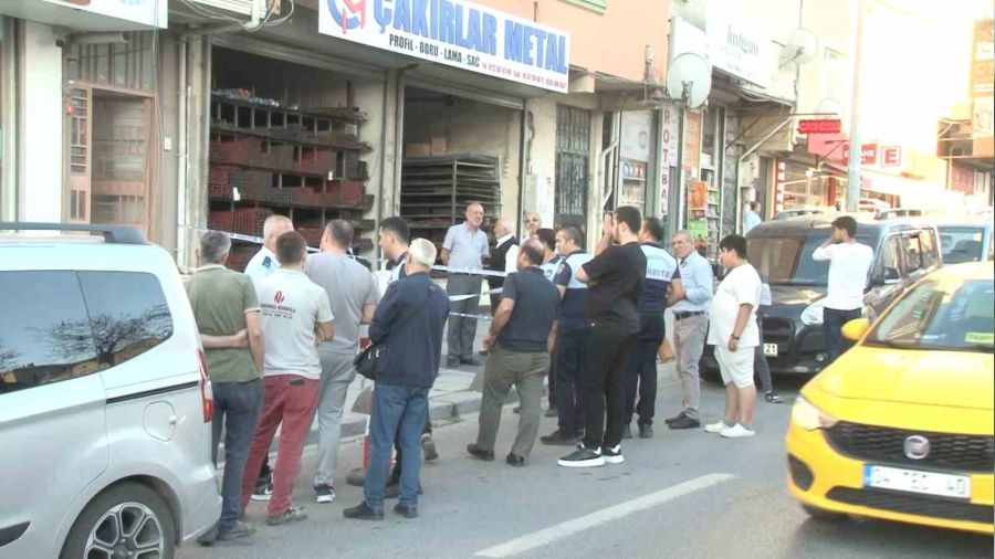 Arnavutk�y'de hafriyat al�n�rken bina kayd�