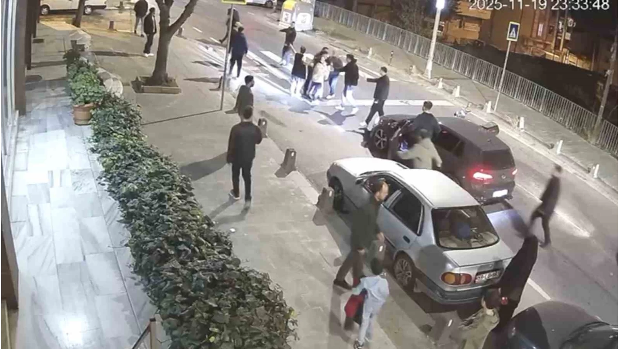 Arnavutköy'de işten çıkarılan genç kız sinir krizi geçirdi