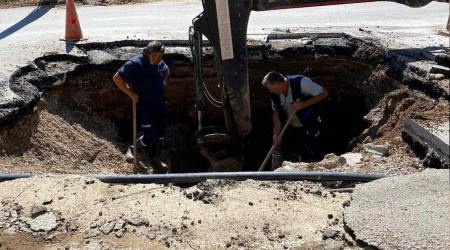 Asfalt bomba gibi patladı