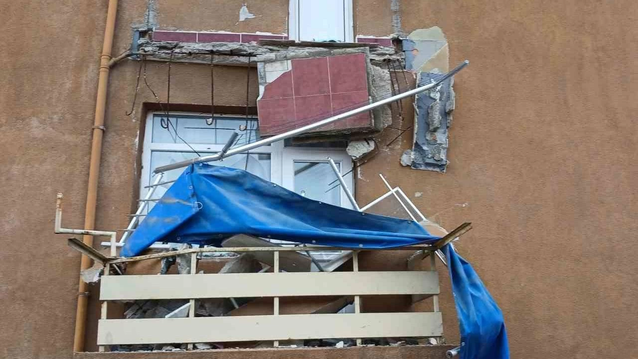 Avcılar'da balkonu çöken 6 katlı binanın tahliyesine karar verildi