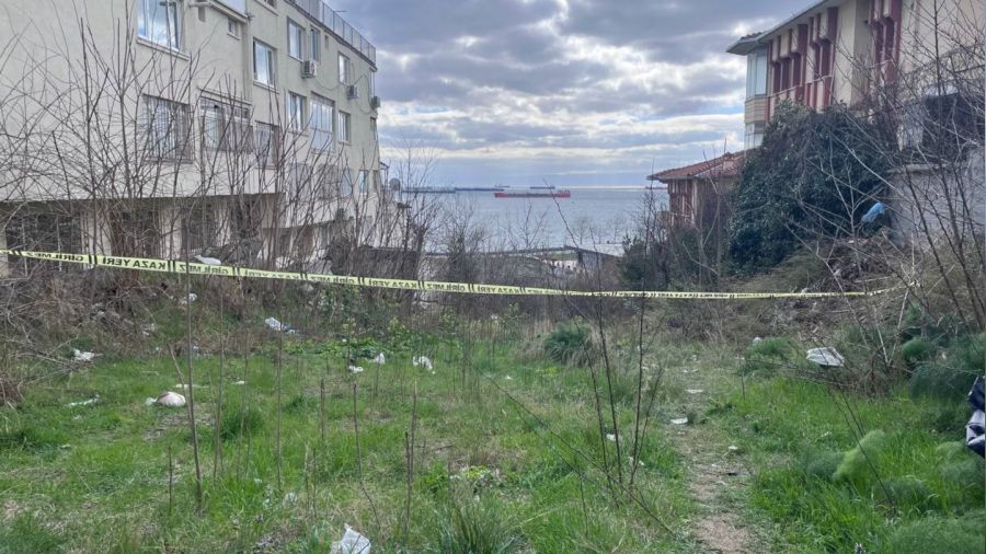 Avcılar'da site parmaklıklarına asılı ceset bulundu
