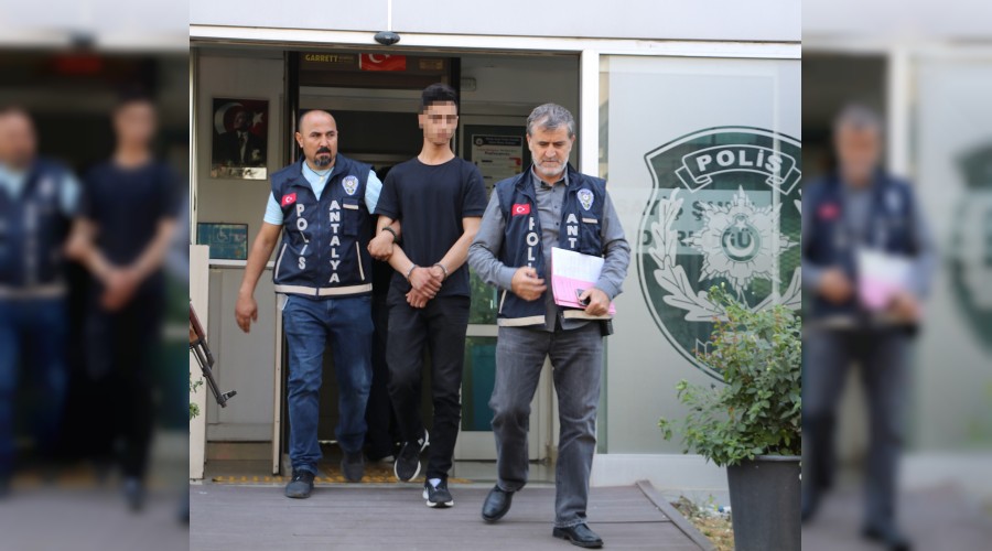 Babalar gününde babasını bıçakladı