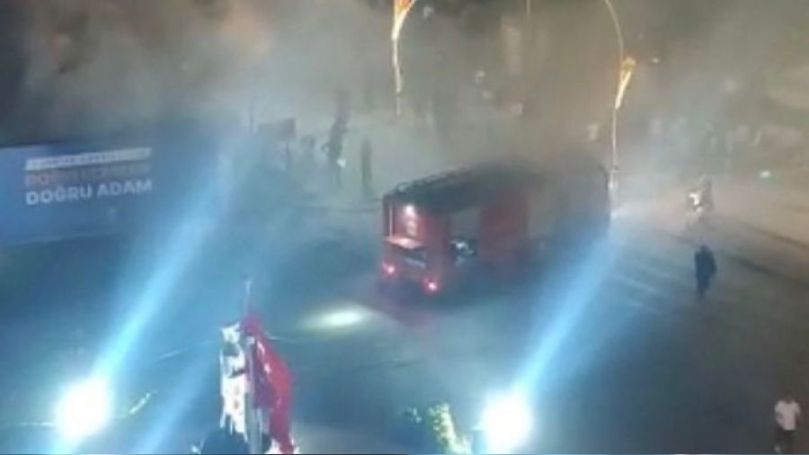 Bakan Nebati'nin katıldığı Cengiz Kurtoğlu konserinde yangın çıktı