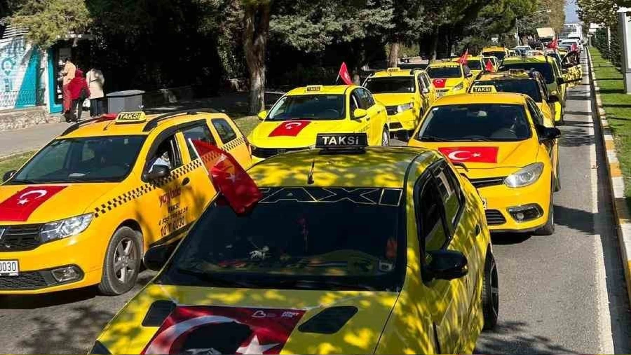 Bal�kesir'de taksiciler �ehit meslekta�lar� i�in soka�a indi