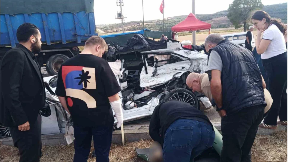 Band�rma'da feci kaza: Hamile kad�n ve 3 ya��ndaki k�z� hayat�n� kaybetti