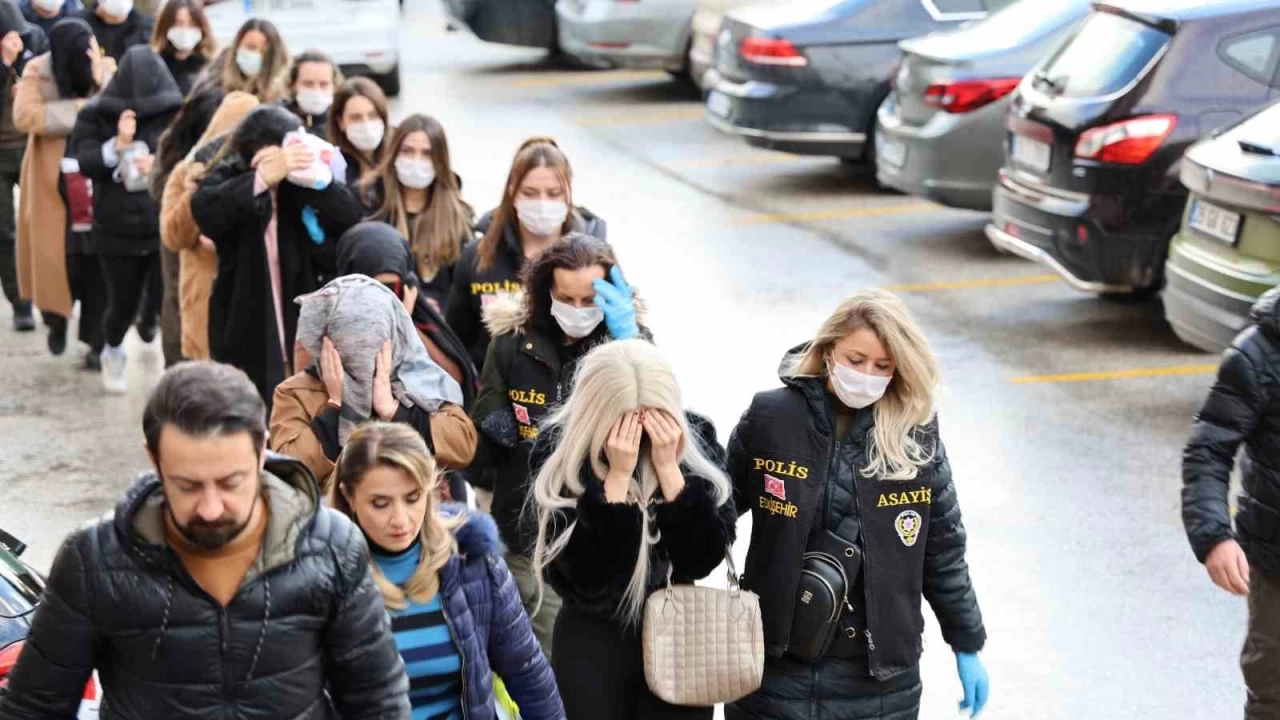 'Barbie-Es' fuhuş operasyonunda 9 tutuklama