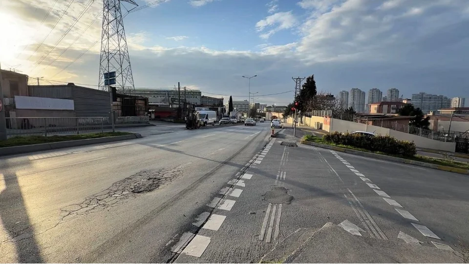 Ba�ak�ehir'de t�r�n alt�nda kalan motosiklet s�r�c�s� �l�mden d�nd�