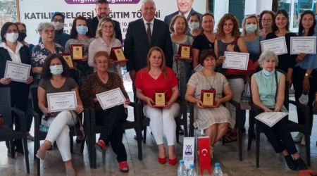Başkan Atay'dan Efelerli kadınlara yurtdışı sözü