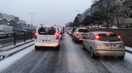 Başkent güne kar ile uyandı