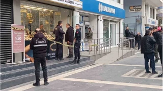 Batman'da kuyumcu soygunu: 1 ki�iyi vurup �ald�klar� alt�nlarla ka�t�lar