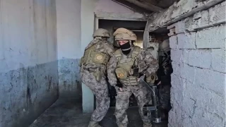 Batman'da uyuturucu tacirlerine operasyon: 8 kii tutukland