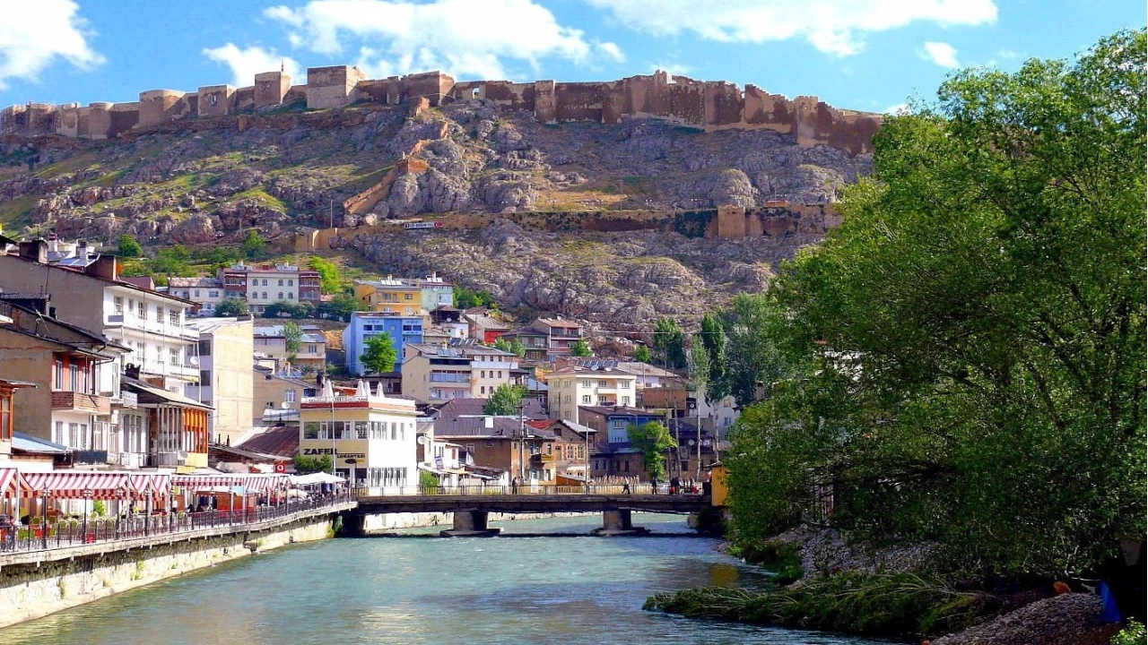 Bayburt: Karadeniz ile Dou Anadolu arasnda bir kpr