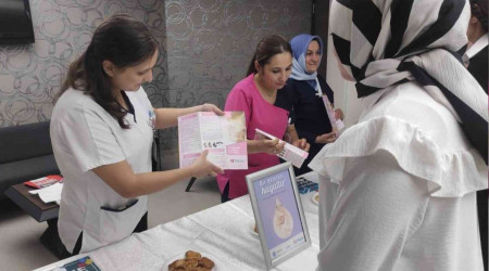Bebeğinizi emzirmek için ağlamasını beklemeyin
