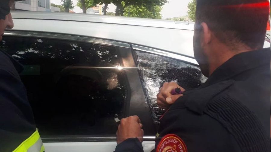 Bebek mahsur kald�, anne �oka girdi