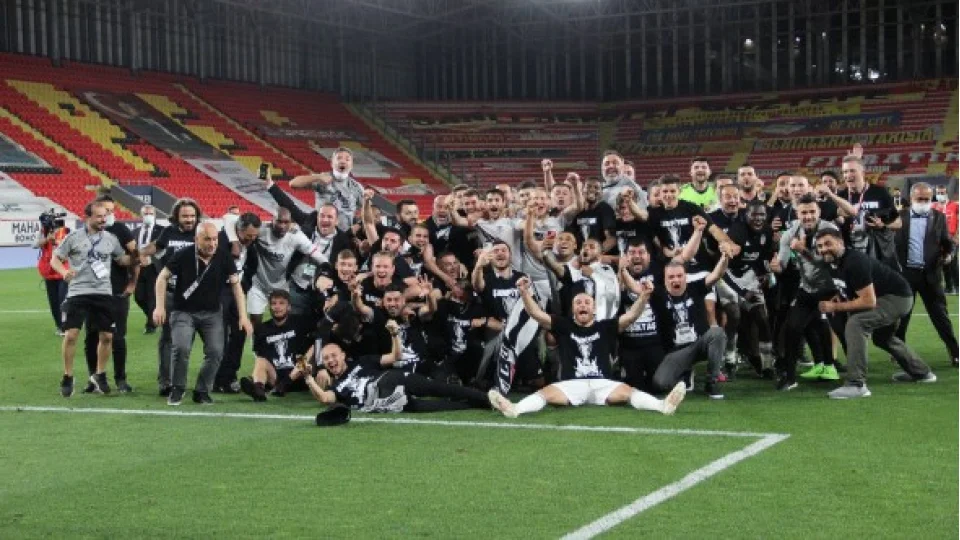 Be�ikta�'ta �ampiyonluk sonras� b�y�k ��k��