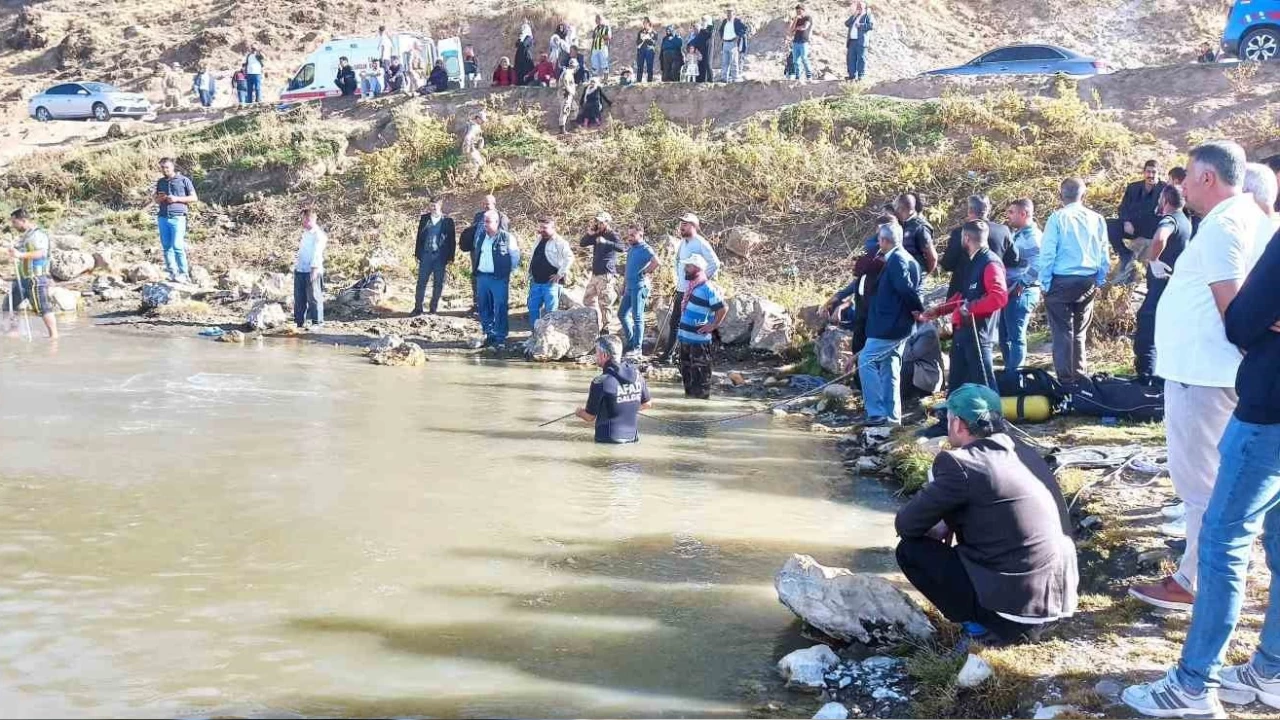 Bitlis'te kapl�caya giren baba ve o�lu hayat�n� kaybetti