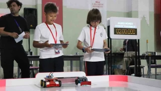 Bolu'da ��renciler tasarlad�klar� mini robotlarla yar��t�