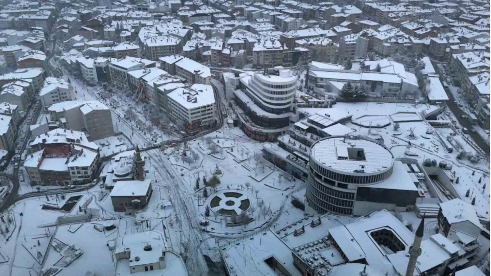 Bolu'da okullardaki kar tatili yar�n da s�recek