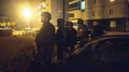 Boşandığı eşi ile ailesini rehin aldı