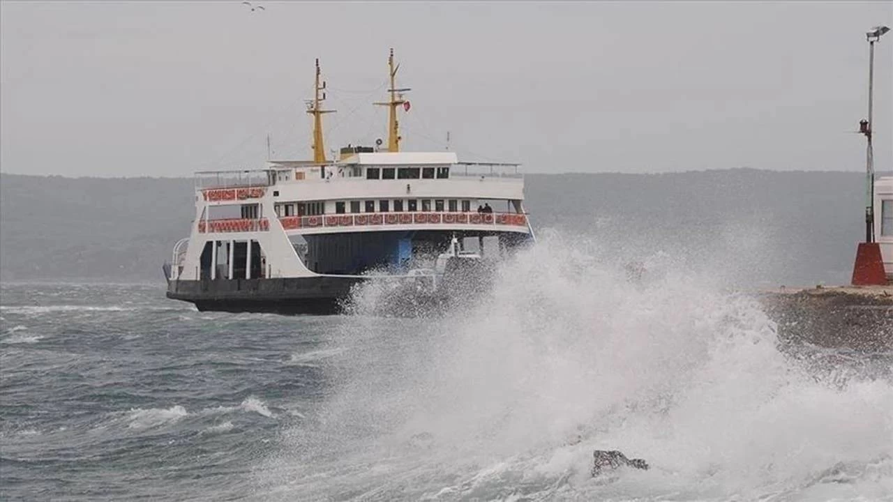 Bozcaada'ya bazı feribot seferleri iptal edildi