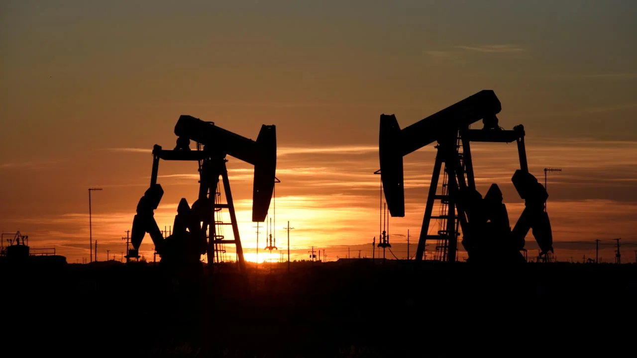 Brent petrol�n varili 100,39 dolar