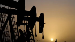 Brent petrolün varili 93,40 dolar