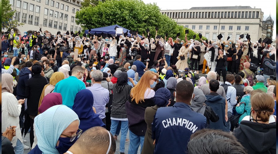 Brkselde barts yasa protesto edildi  