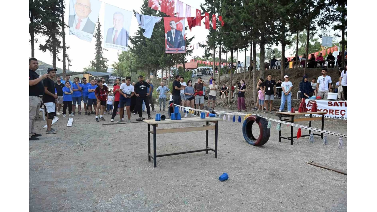 Bu da k�y Survivor'u: 5 y�ld�zl� tatili duyan k�yl�ler k�yas�ya yar��t�