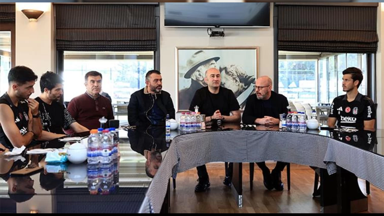 Bu kez ba�kan olarak futbolculara hitap etti