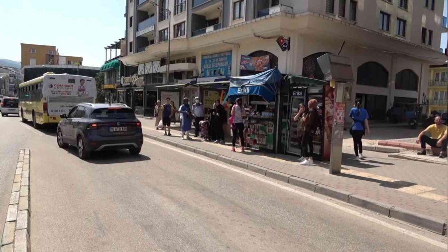 Büfeci vatandaşları uyararak hırsızlığı önledi