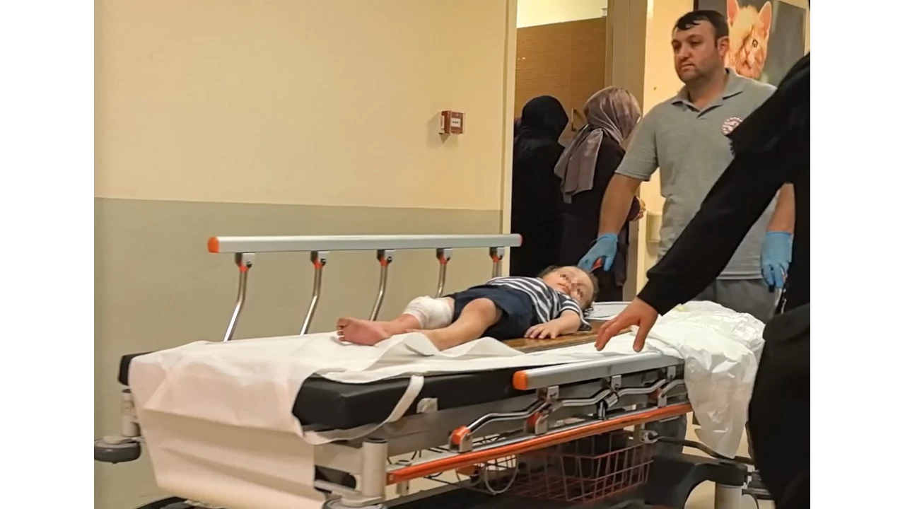 Bursa'da 3. kattan düşen 2 yaşındaki çocuk ağır yaralandı