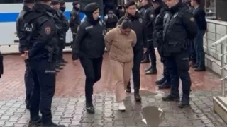 Bursa'da kme evlerine operasyon : 1 polis memuru yaraland