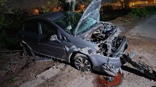 Bursa'da otomobil ile motosiklet kafa kafaya çarpıştı: 1'i ağır 2 yaralı
