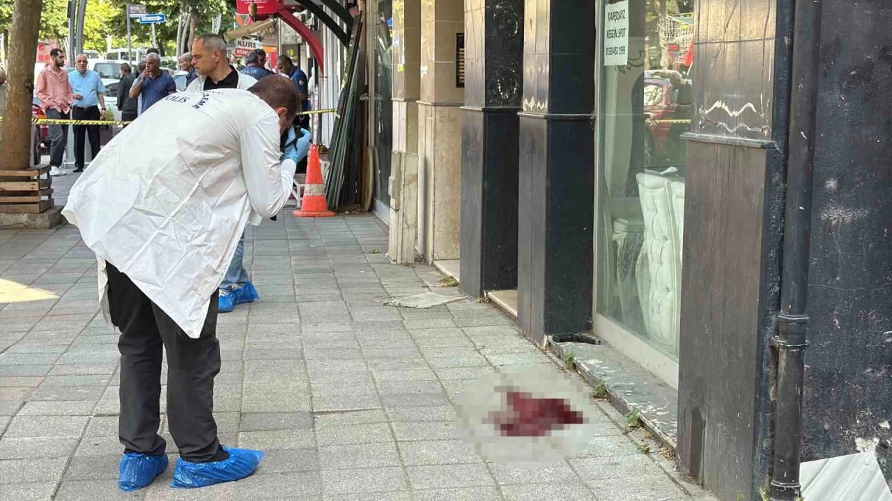 Caddede ba��ndan vuruldu, hastanede hayat�n� kaybetti