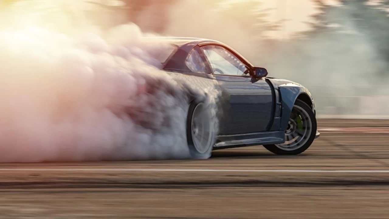 Caddelerde ve kav�aklarda drift atmak olduk�a tehlikeli