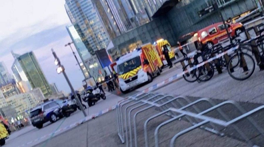 Çaldığı kamyonetle kalabalığa daldı