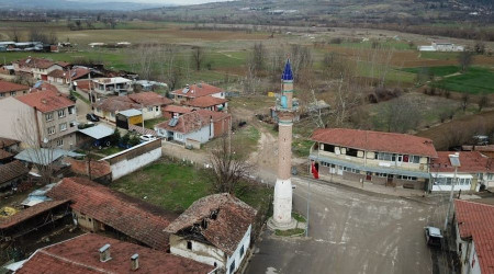 Camisiz minareyi görenler inanamıyor