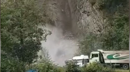 Çamlıhemşin'de heyelan
